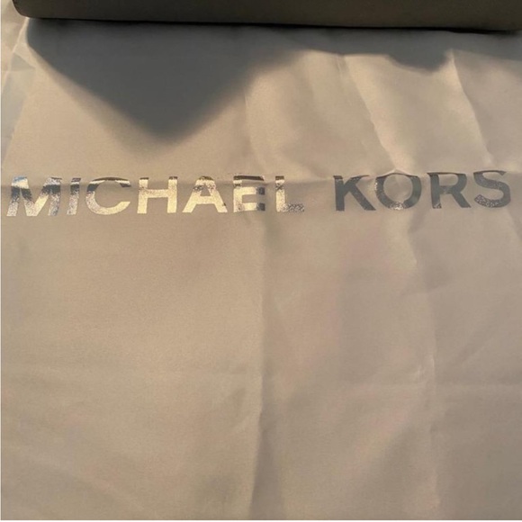 Michael Kors Gray Jet Set Saffiano
Leather Tote - Picture 5 of 5